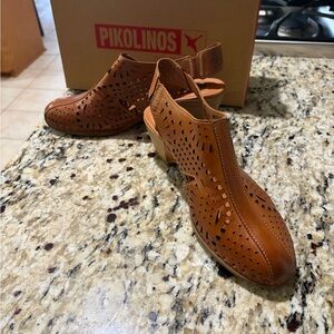 PIKOLINOS Women's Tan shoes